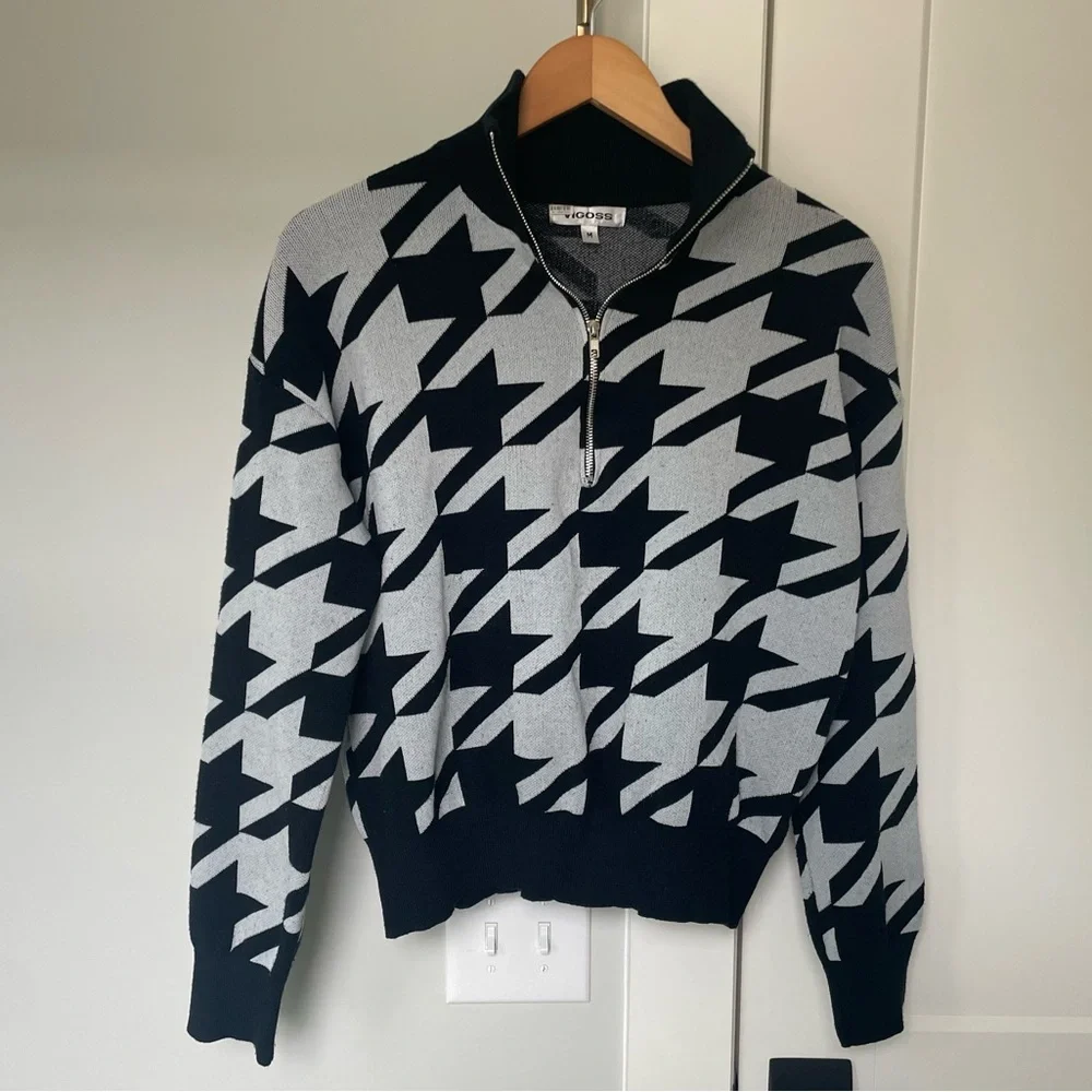 Vigoss Houndstooth Quarter-Zip Cropped Sweater - Size Medium - Black & Grey